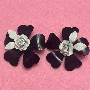 P16
Vintage Black Flower Clip-On Earrings | White Rose & Rhinestone Center